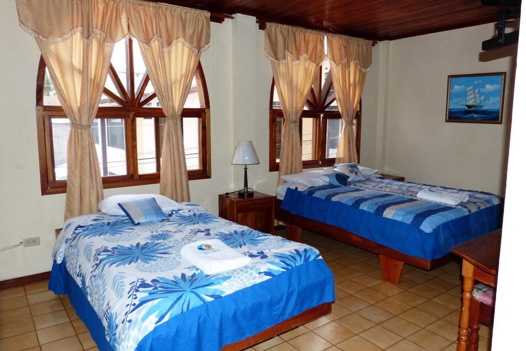 Hostal Castro Galapagos Puerto Ayora  Extérieur photo