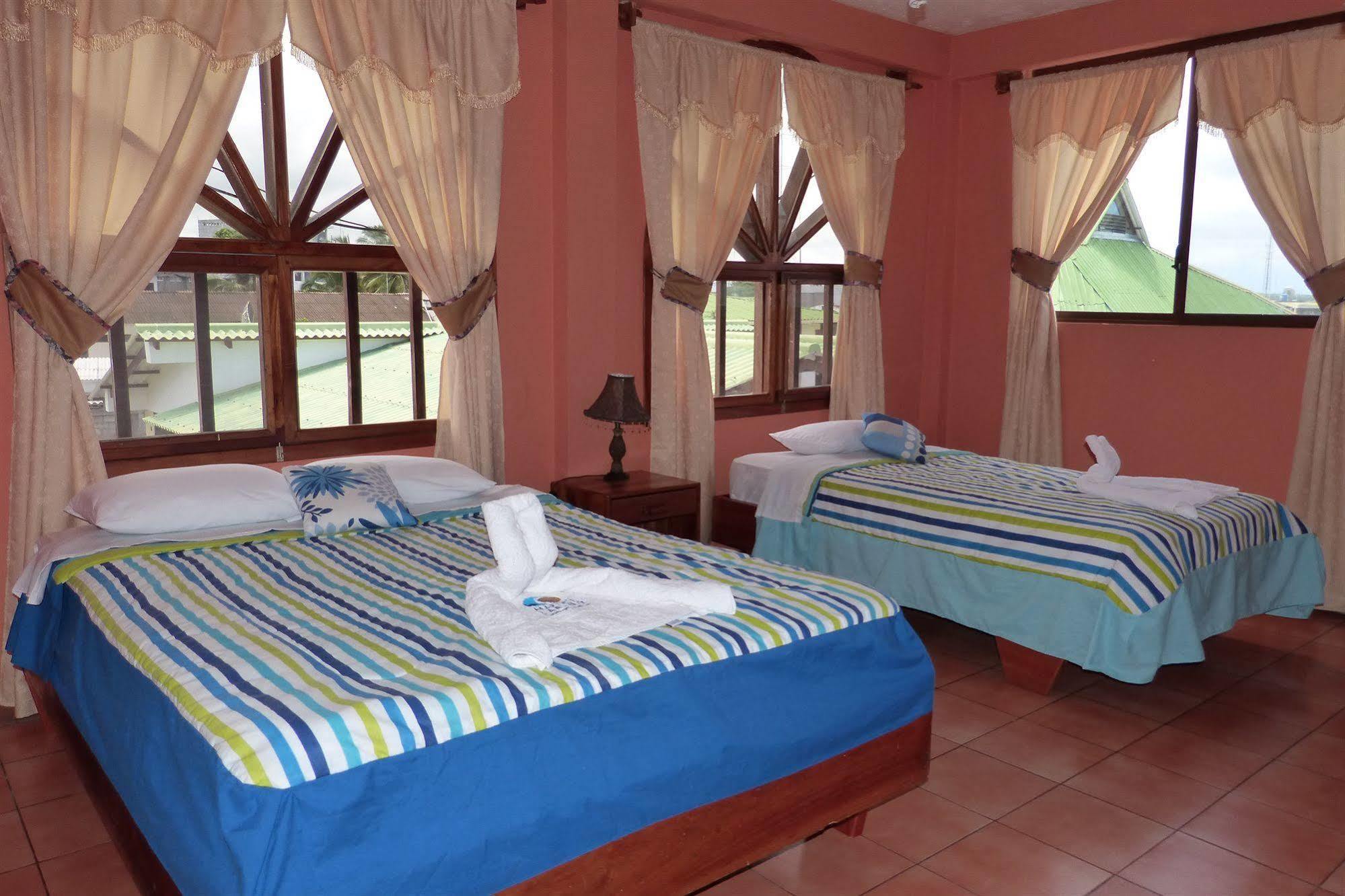 Hostal Castro Galapagos Puerto Ayora  Extérieur photo