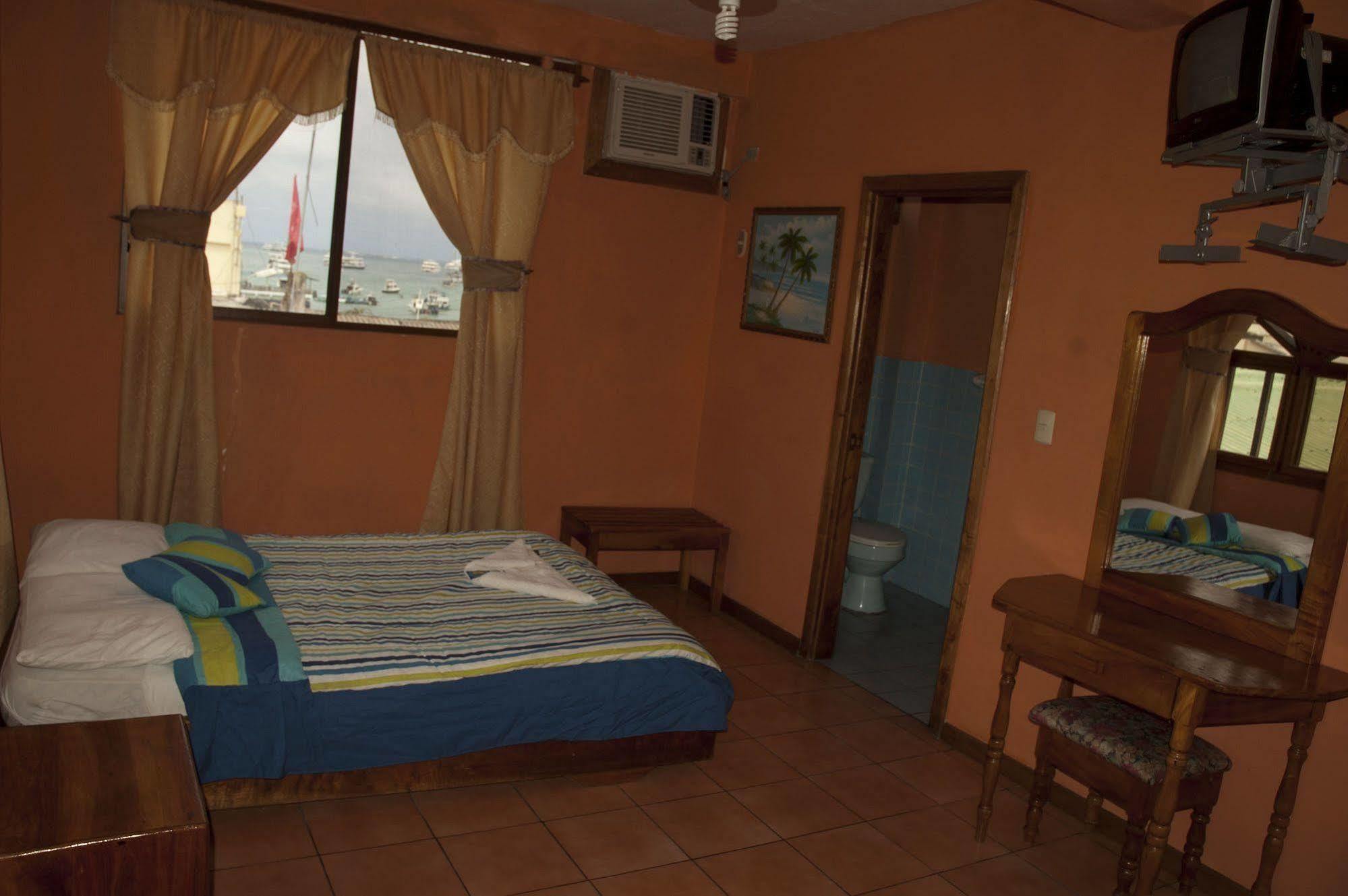 Hostal Castro Galapagos Puerto Ayora  Extérieur photo